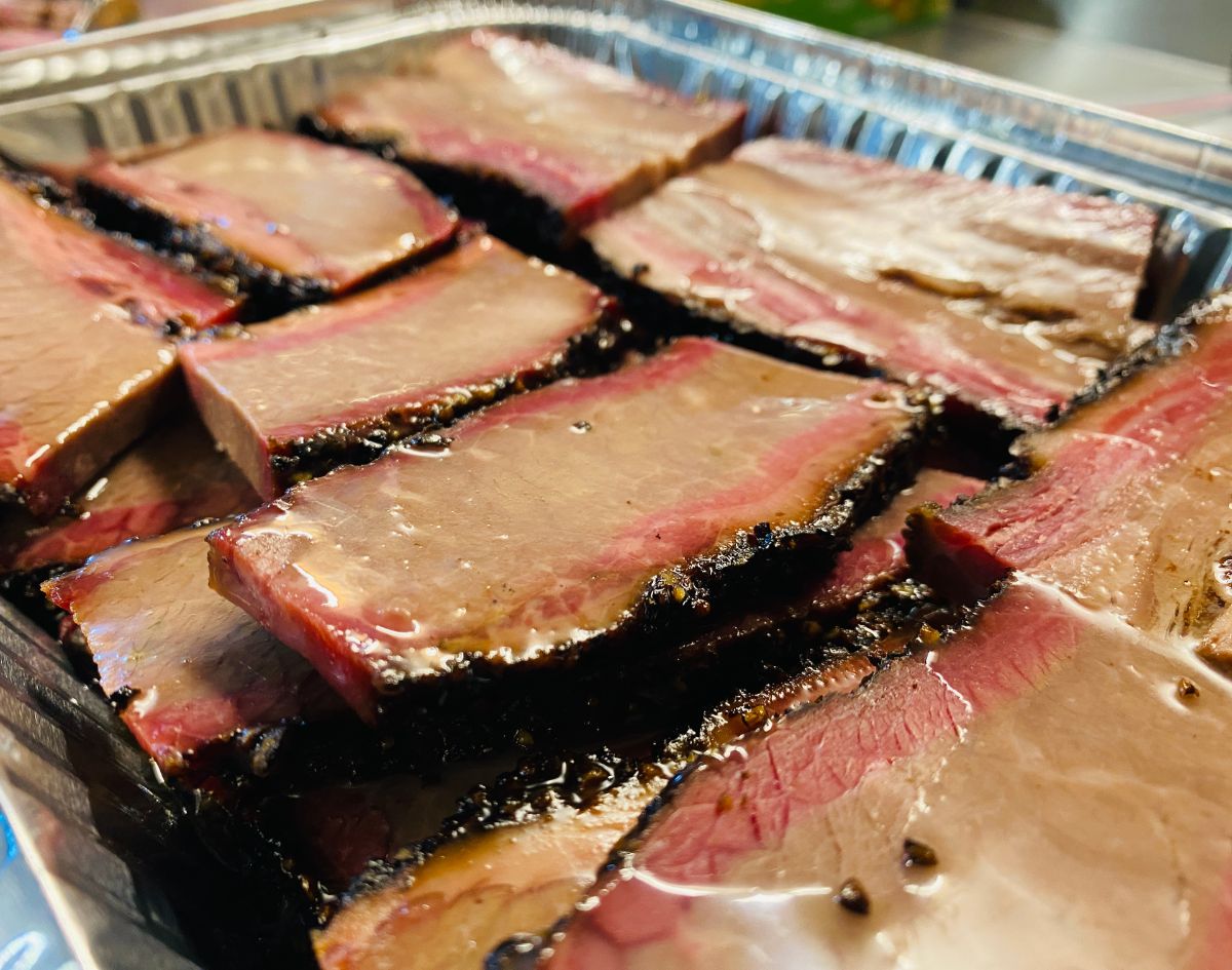 1kg SLICED Texas Smoked Beef Brisket Catering Tray (Sliced)